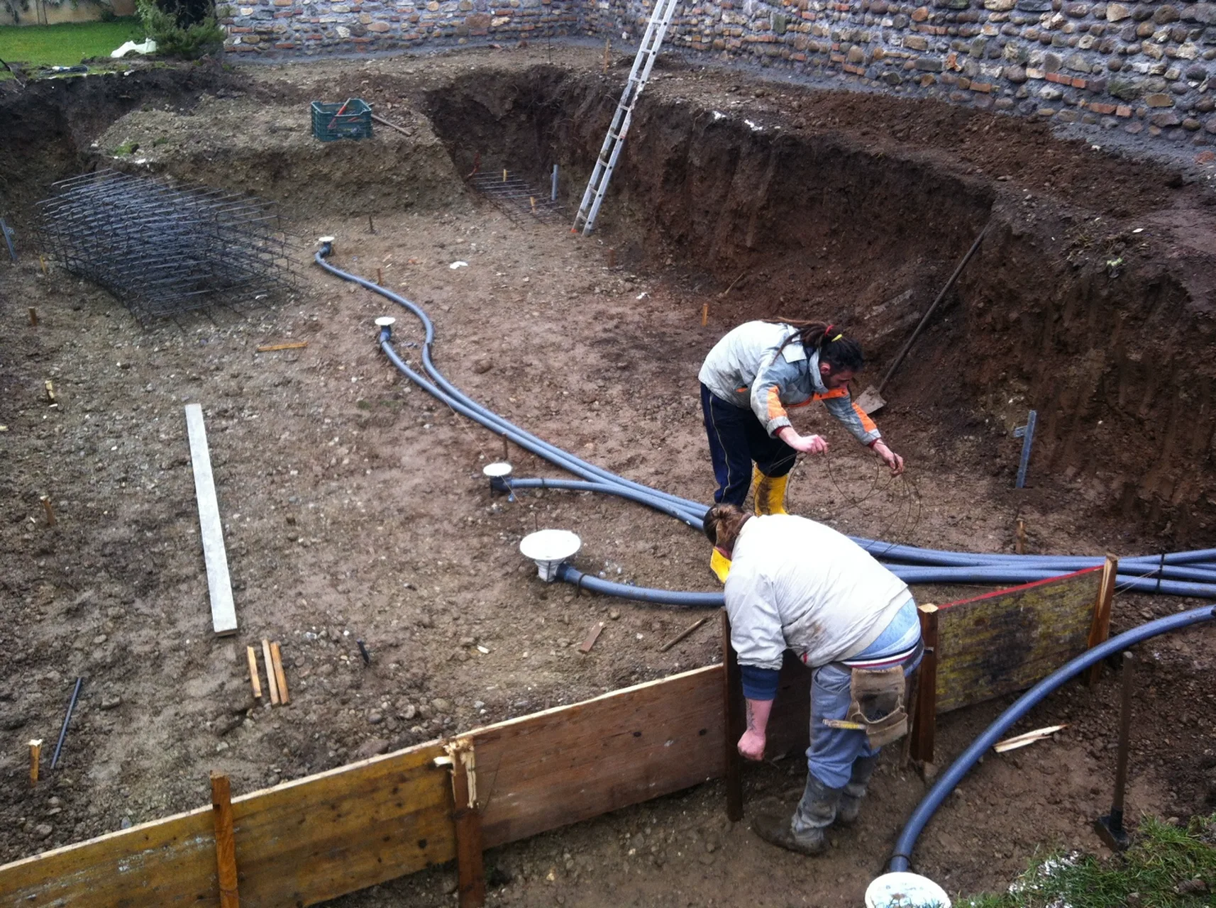 cantiere costruzione piscina scavo
