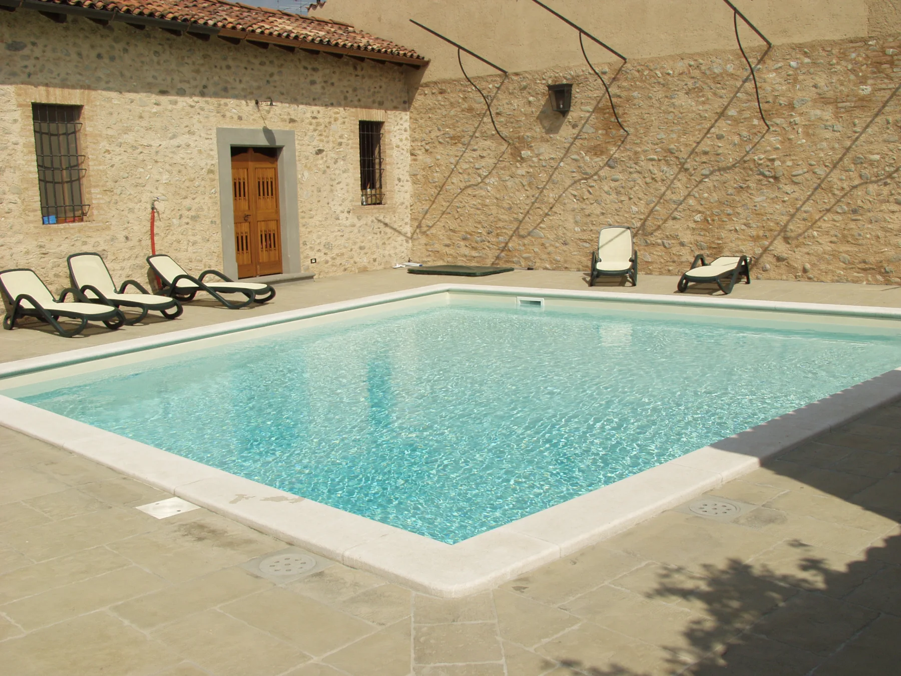 Dettaglio piscina a skimmer Eurofonte