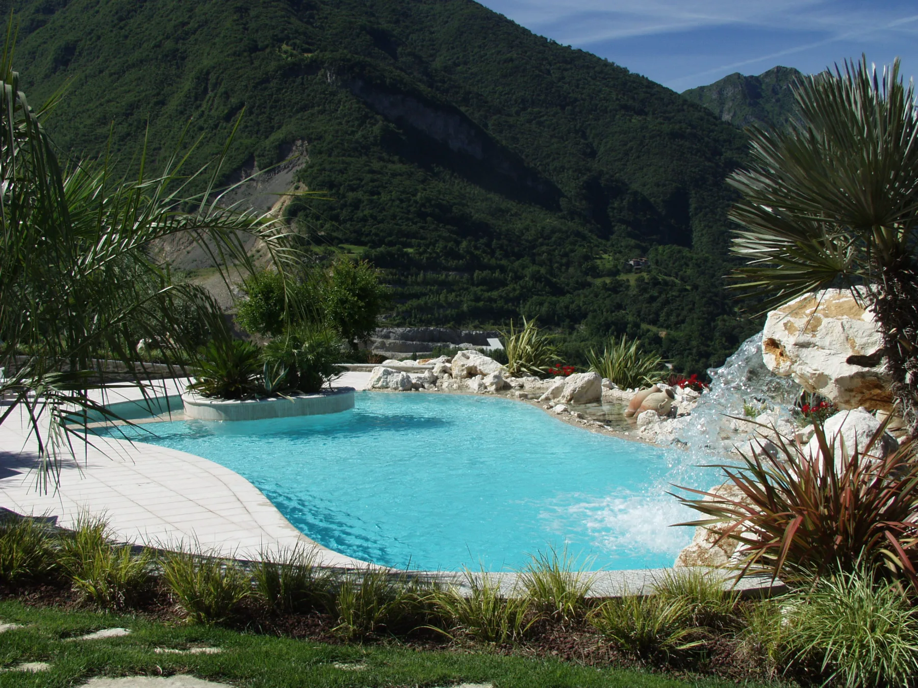 piscina a bacino in fase di realizzazione