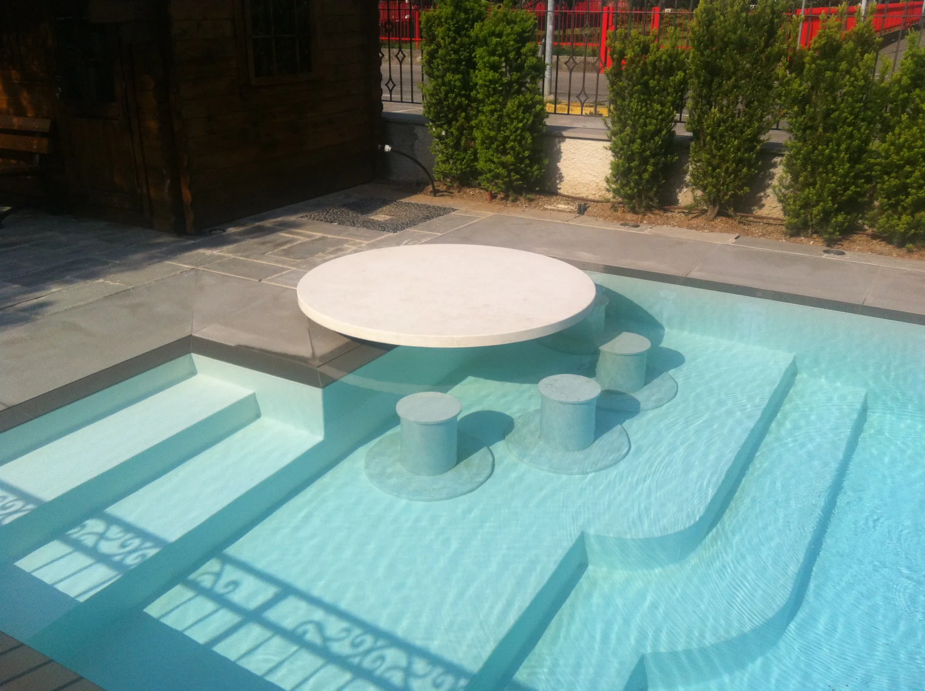 Piscina a sfioro con vista panoramica