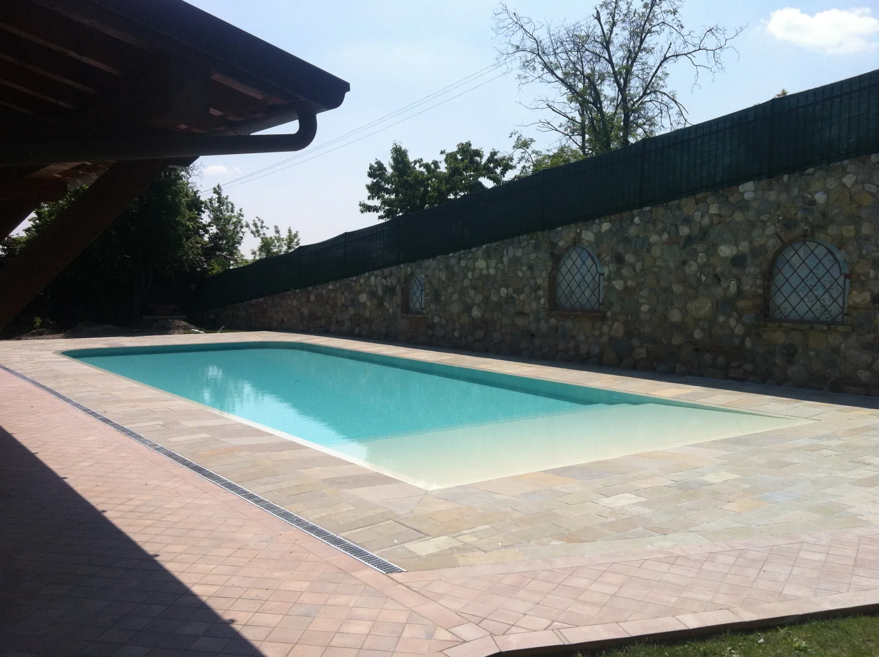 piscina a sfioro panoramica eurofonte