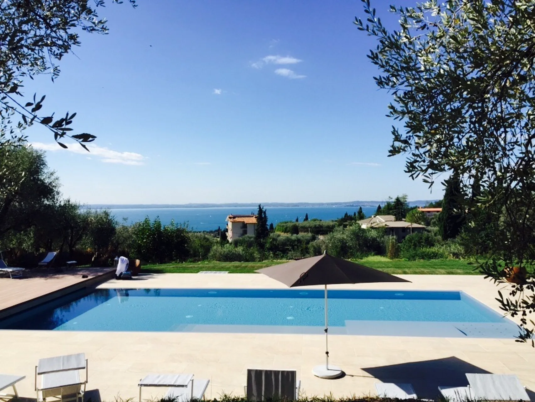 piscina a sfioro vista lago eurofonte
