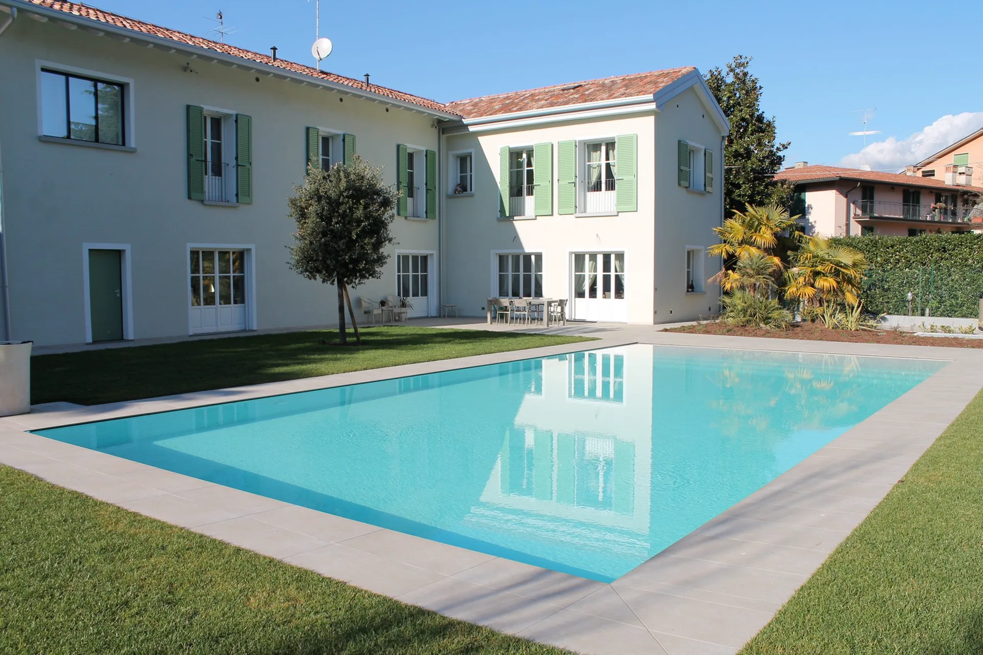 Piscina a skimmer presso villa privata