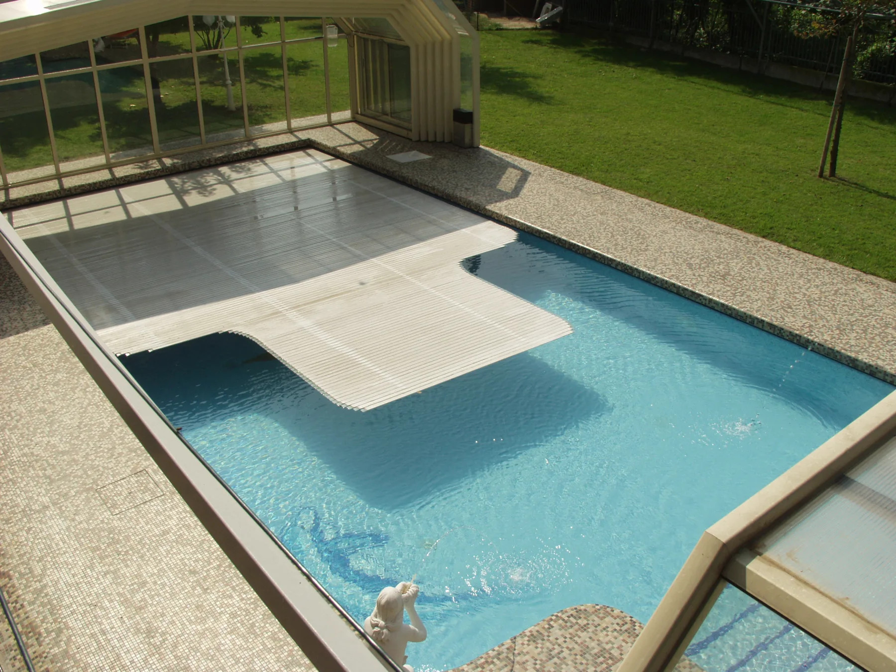 Piscina canal bordo di design Eurofonte