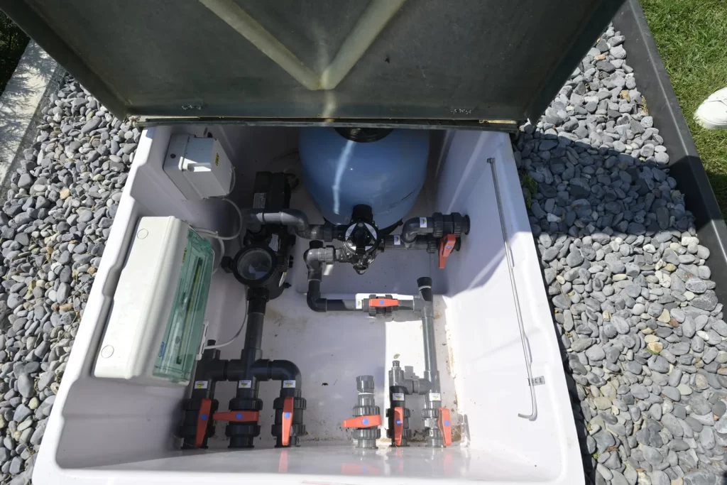 Vano tecnico piscina con componenti impiantistici